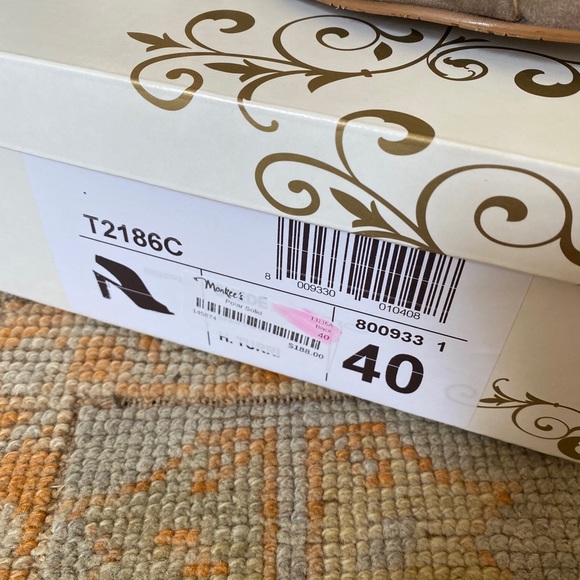 Brand new for Fall Brenda Zaro booties size 40 - Picture 4 of 4